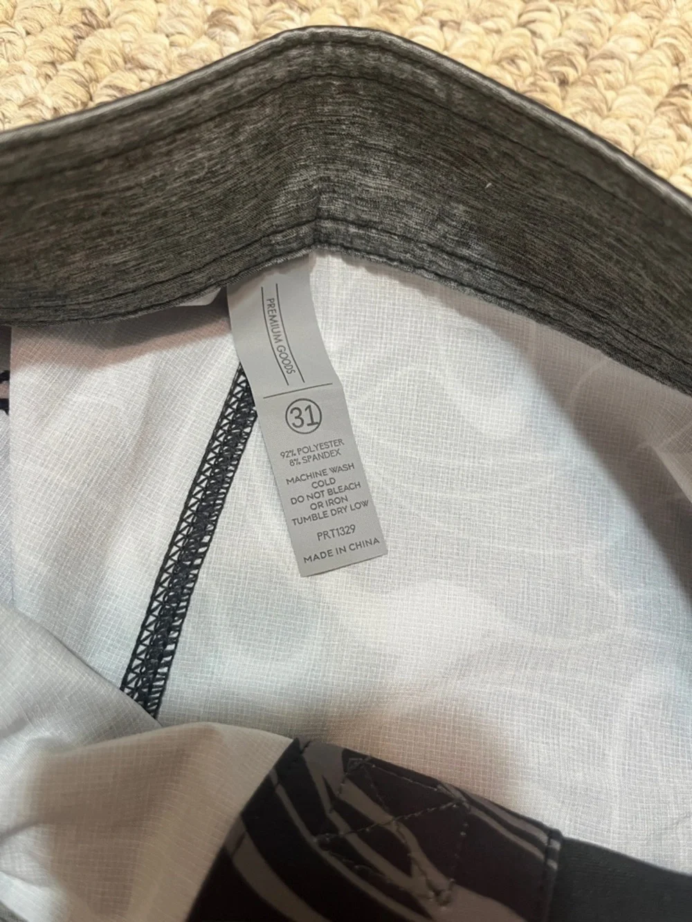 HulaKai Hawaii size 31 Men's Black & Gray Patterned Swim Trunks